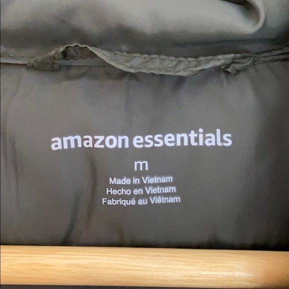Amazon Essentials light weight puffer coat - Picture 2 of 9